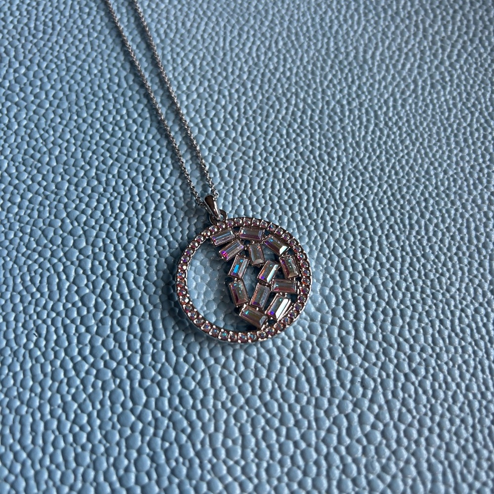 Touchstone Crystal Break the Ice Pendant - Picture 3 of 3